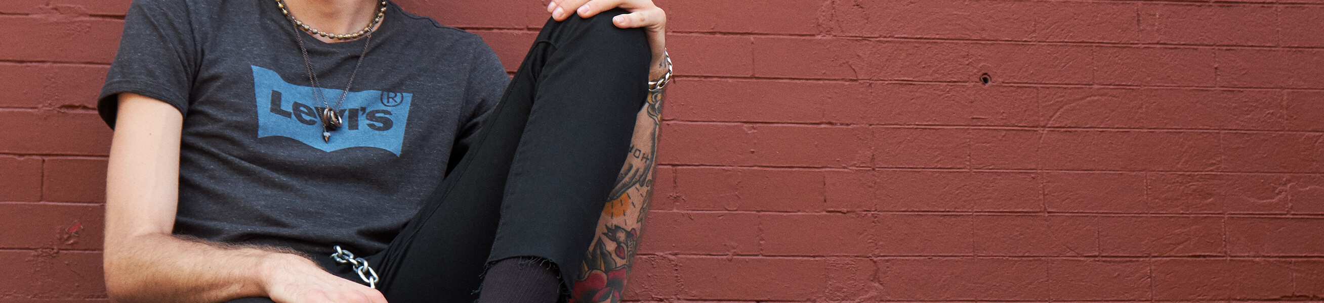 Levi's online at Suitable ✔ Levi's jeans, T-shirts, shoes, caps, boxers shorts, socks, sweaters and more ✔ Levi's 501, 502, 511 and more ✔ Shop online