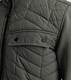 Cast Iron Jacke Interlock Grün Model / Detail