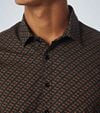 No Excess Shirt Print Caramel Model / Detail