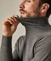 Profuomo Turtleneck Pullover Merino Green Model / Detail