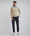 Steppin' Out Pullover Cashmere V-Neck Ecru Model / Voorkant