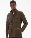 Barbour Corbridge Wachsjacke Braun Model / Voorkant