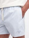 Barbour Badeshort Somerset Hellblau Model / Detail