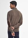 Barbour Mocker Pullover Wolle Taupe Model / Achterkant