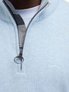Barbour Pull Half Zip Bleu Clair Model / Detail