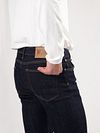 MUD Jeans Denim Regular Bryce Dark Blue Model / Detail