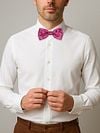 Suitable Satin Bow Tie Eggplant Red Model / Voorkant