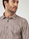 Desoto Shirt Timeless Elegance Print Paisley Beige Model / Detail