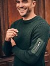 Suitable Mou Pullover Dunkelgrün Model / Sfeerbeeld