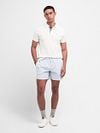 Barbour Badeshort Somerset Hellblau Model / Voorkant