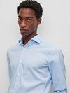 BOSS Hank Hemd Hellblau Model / Voorkant