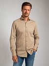Suitable Shirt Pique Beige Model / Voorkant with Stefan