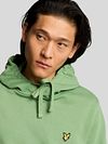 Lyle and Scott Hoodie Green Model / Detail