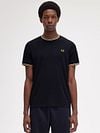 Fred Perry M1588 Twin Tipped T Shirt marine Model / Voorkant