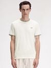 Fred Perry M1588 Twin Tipped T Shirt Off-White Model / Voorkant