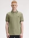 Fred Perry Polo M3600 Groen Y64 Model / Voorkant