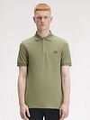 Fred Perry Polo M6000 Groen Y64 Model / Voorkant