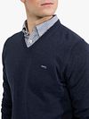 McGregor Pullover V-Neck Navy Model / Detail