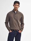 Barbour Mocker Sweater Wool Taupe Model / Voorkant
