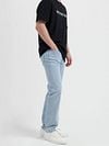 MUD Jeans Denim Bryce Lichtblauw Model / Zijkant