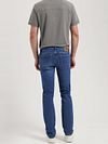 MUD Jeans Denim Regular Bryce Indigo Blue Model / Achterkant