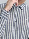 No Excess Shirt Stripes Blue Model / Detail