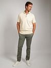 Suitable Heavy Knitted Polo Raw Ecru Model / Voorkant met Stefan
