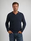 Suitable Pullover Riva Structure Melange Navy Model / Voorkant with Stefan