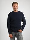 Suitable Mou Pullover Navy Model / Voorkant with Stefan