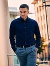 Suitable Sorona Shirt Navy Model / Sfeerbeeld with Bram
