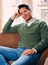 Steppin' Out Pullover V-Neck Merino Wool Olive Green Model / Sfeerbeeld