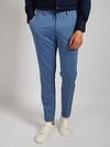 Suitable Dace Jersey Pantalon Jeans Blau Model / Voorkant mit Stefan
