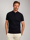 Suitable Knitted Half Zip Polo Navy Model / Voorkant met Stefan