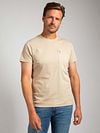 Suitable T-shirt Sonny Pocket Beige Model / Voorkant with Stefan