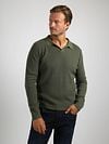 Suitable Pullover Riva Structure Melange Green Model / Voorkant with Stefan