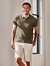 Suitable Respect Polo Structure Knit Olijfgroen Model / Sfeerbeeld met Bram