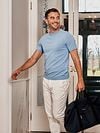 Suitable Knitted T-shirt Wap Hellblau Model / Sfeerbeeld mit Bram