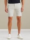 Vanguard V9 Chino Short Ecru Model / Voorkant