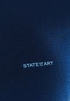 State of Art Poloshirt Jersey Navy Model / Detail