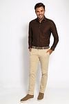 Suitable Twill Overhemd Bruin Model / Voorkant met Bram