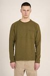 KnowledgeCotton Apparel Sweater Olive Green Model / Voorkant