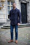 Suitable Prestige Coat Nathan Wol Blend Donkerblauw Model / Voorkant met Emiel