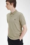 Fred Perry Polo M6000 Greige U84 Model / Zijkant