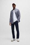 BOSS Chino Slim Navy Model / Voorkant