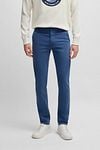 BOSS Chino Slim Dark Blue Model / Voorkant