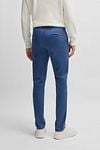 BOSS Chino Slim Dark Blue Model / Achterkant