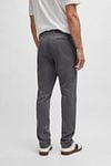 BOSS Satin Chino Antraciet Model / Achterkant