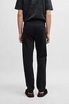 BOSS Satin Chino Schwarz Model / Achterkant