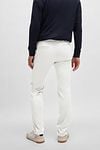 BOSS Satin Chino Weiß Model / Achterkant
