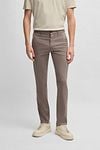 BOSS Chino Slim Taupe Model / Voorkant